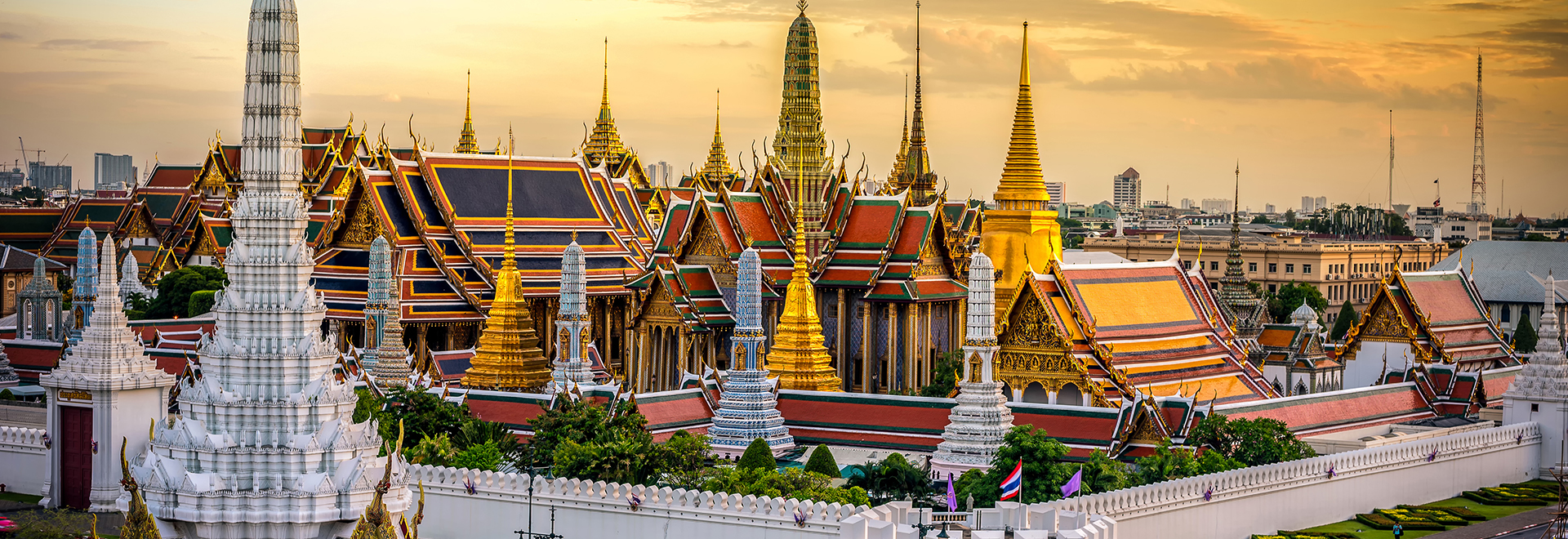 Бангкок слушать. Храм изумрудного Будды в Бангкоке. Королевский дворец в Тайланде. Большой дворец (Бангкок). Гранд Палас Бангкок.